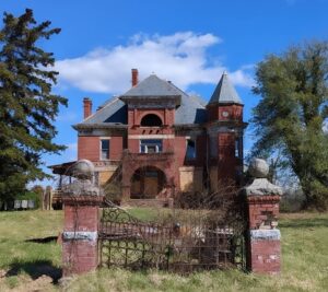 Abandoned Dunnington Mansion in Virginia