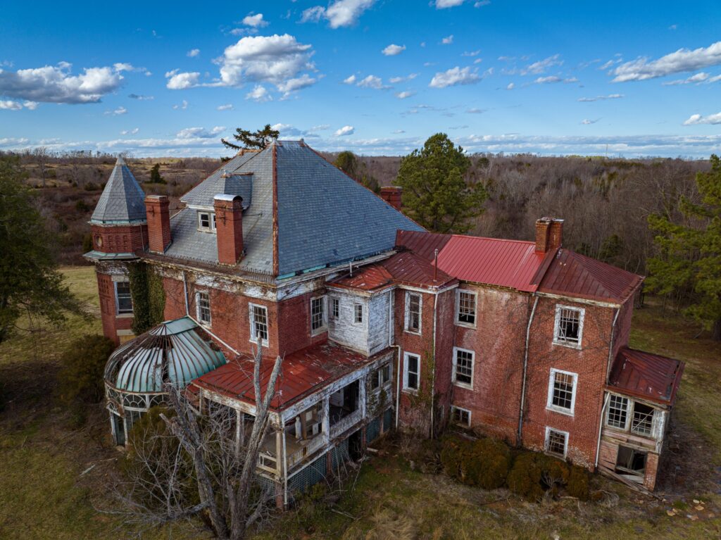 Abandoned Dunnington Mansion in Virginia