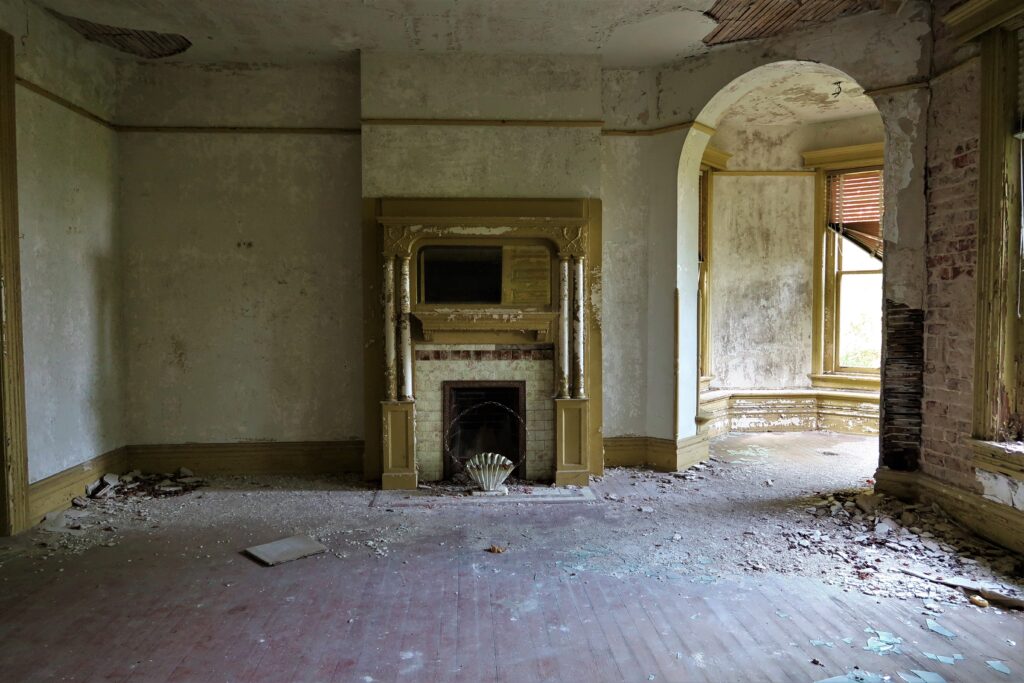 Abandoned Dunnington Mansion in Virginia