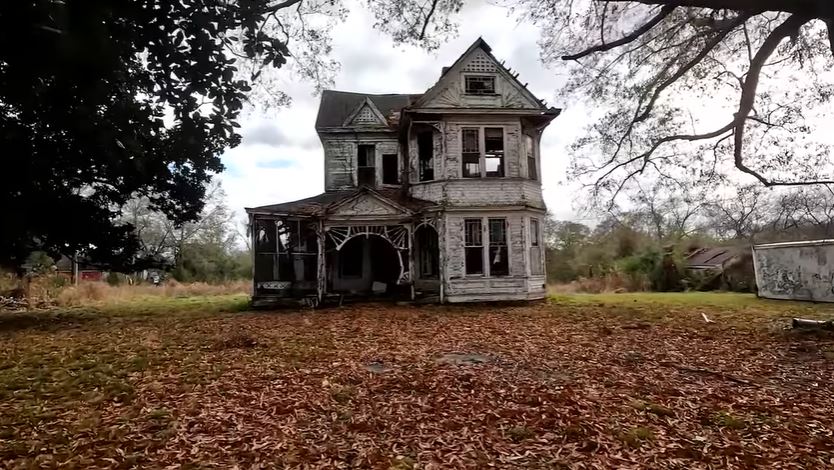 Abandoned Victorian House in Jackson, Mississippi