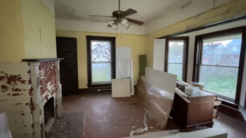 Abandoned Century Farm House in Maine