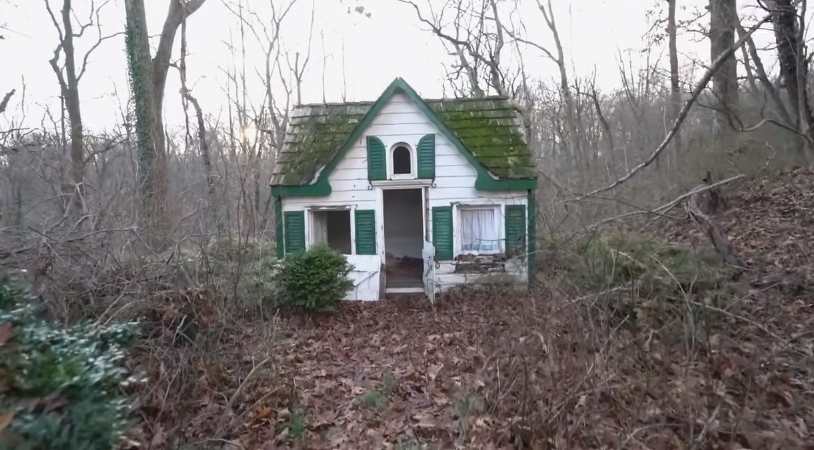 Abandoned Victorian Doll House Mansion in Huntington, New York