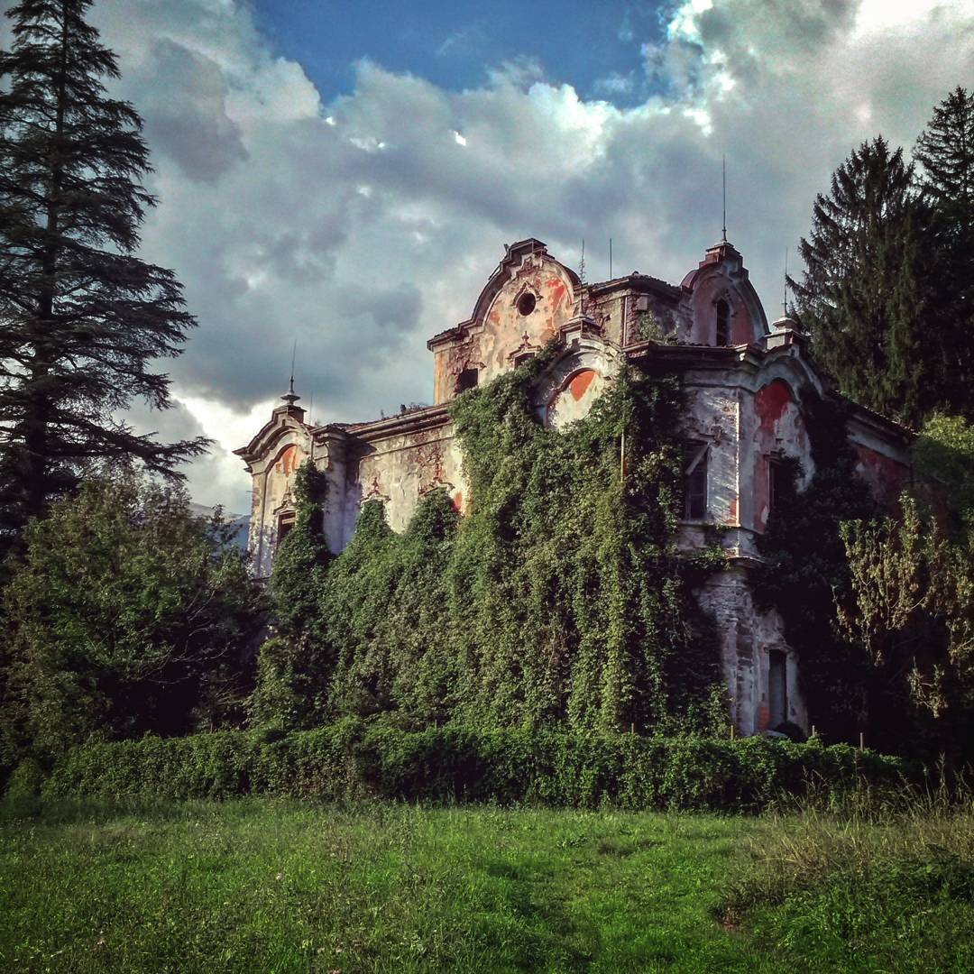 Abandoned VILLA DE VECCHI