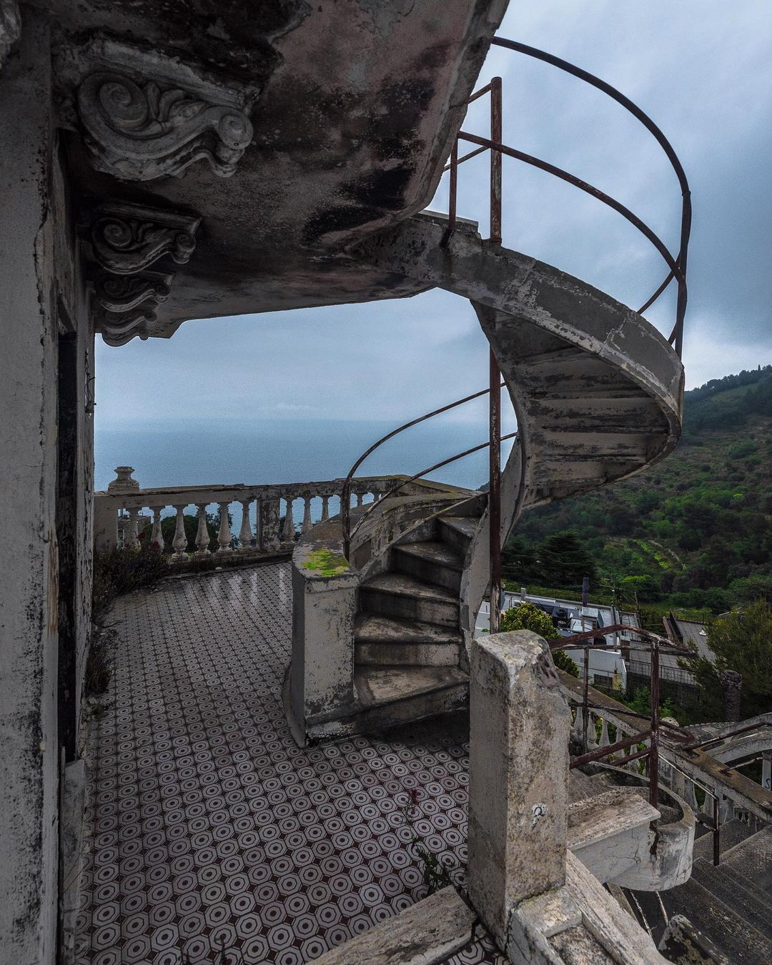 Abandoned Hotel Puerta del Sol in Italy