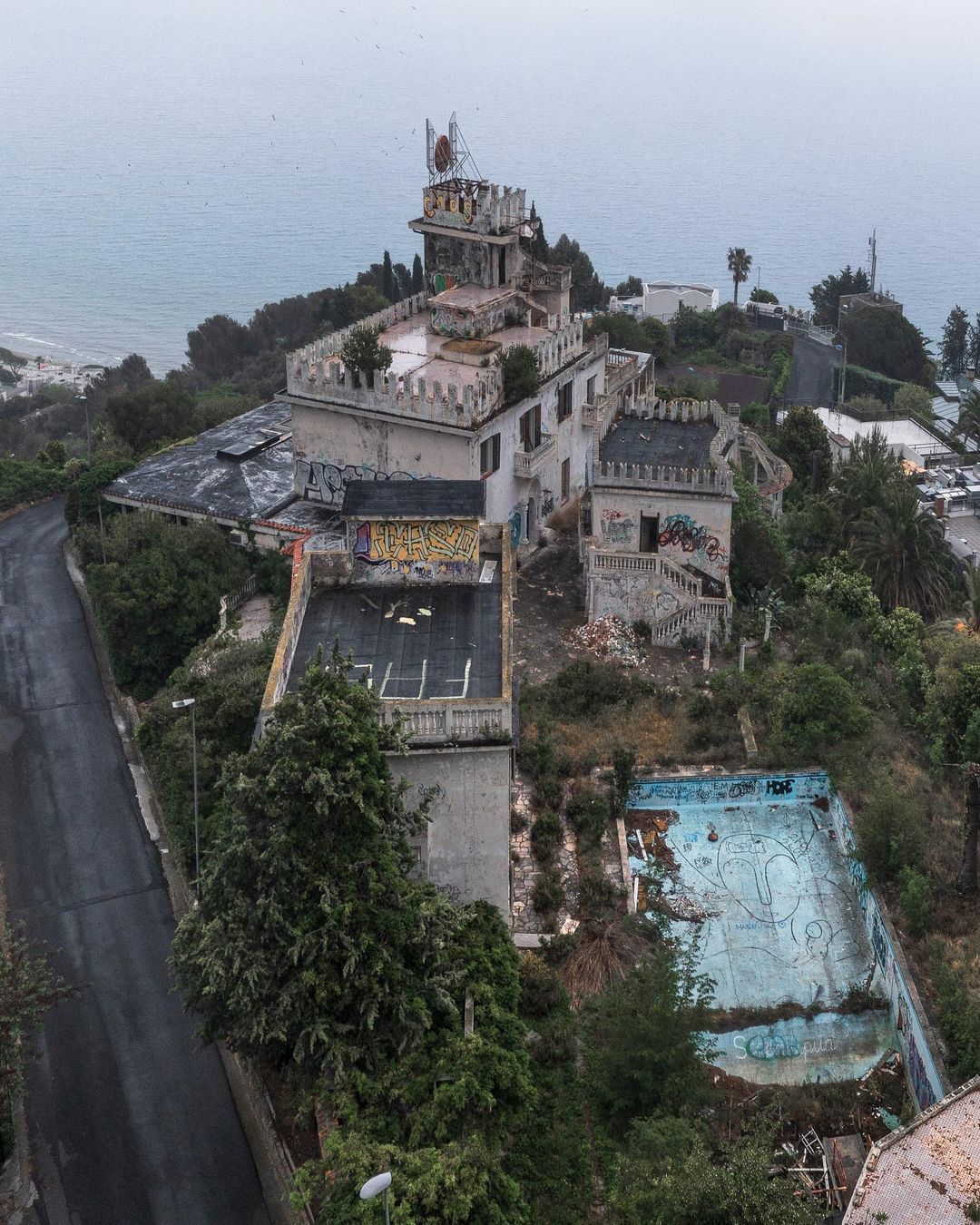 Abandoned Hotel Puerta del Sol in Italy