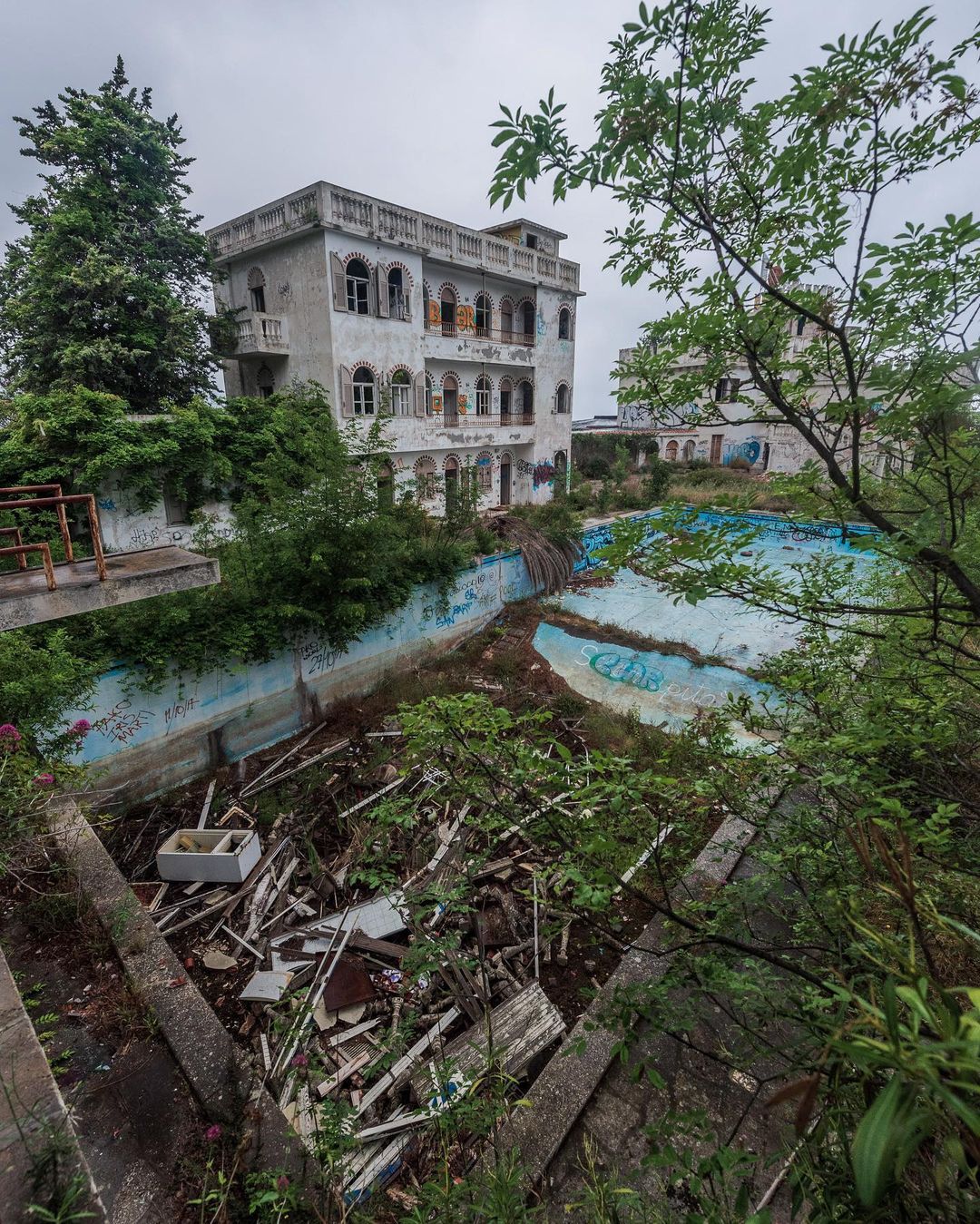 Abandoned Hotel Puerta del Sol in Italy