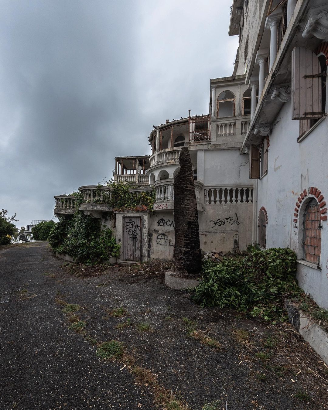 Abandoned Hotel Puerta del Sol in Italy