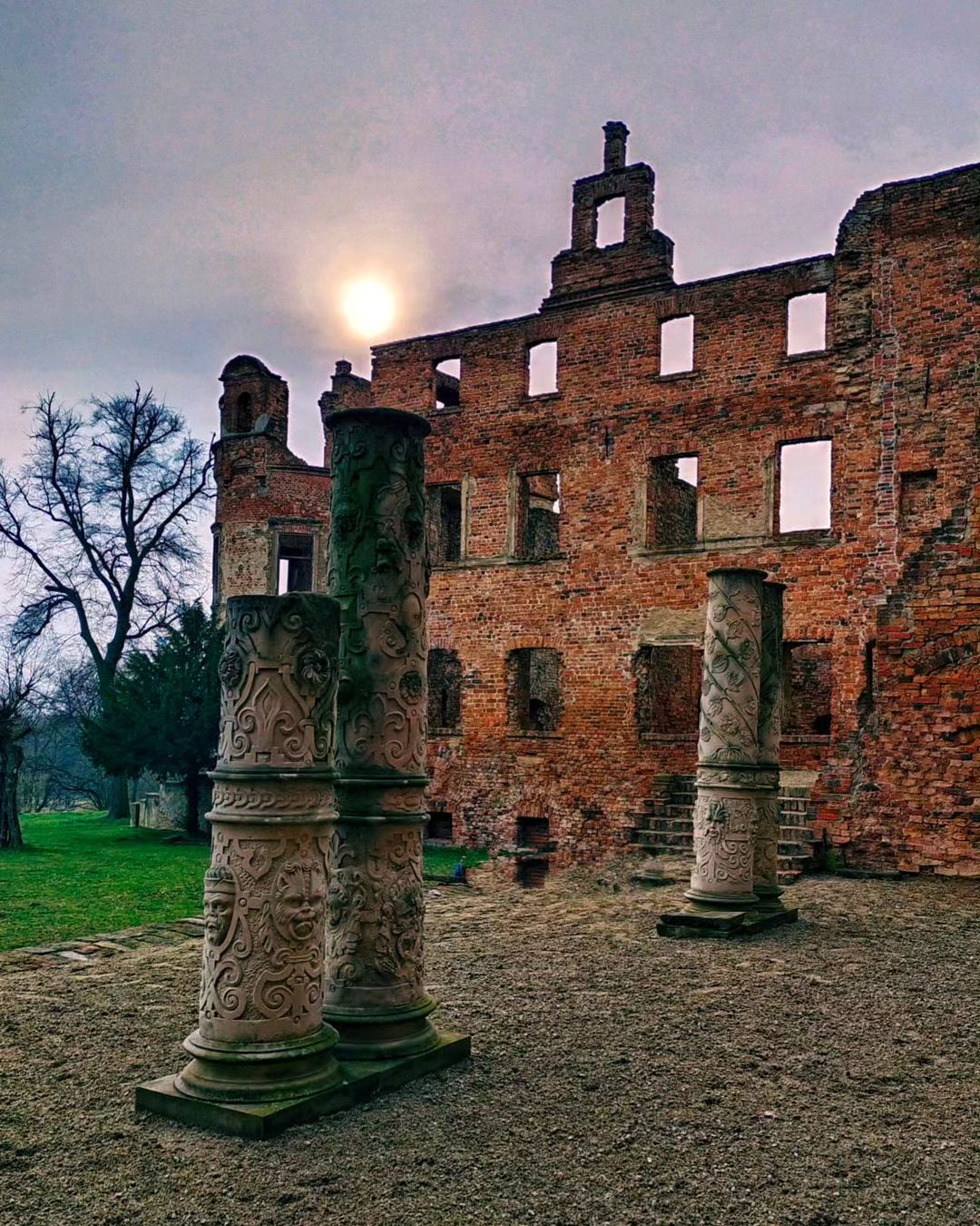 Abandoned Castle Zamek Carolath w Siedlisku