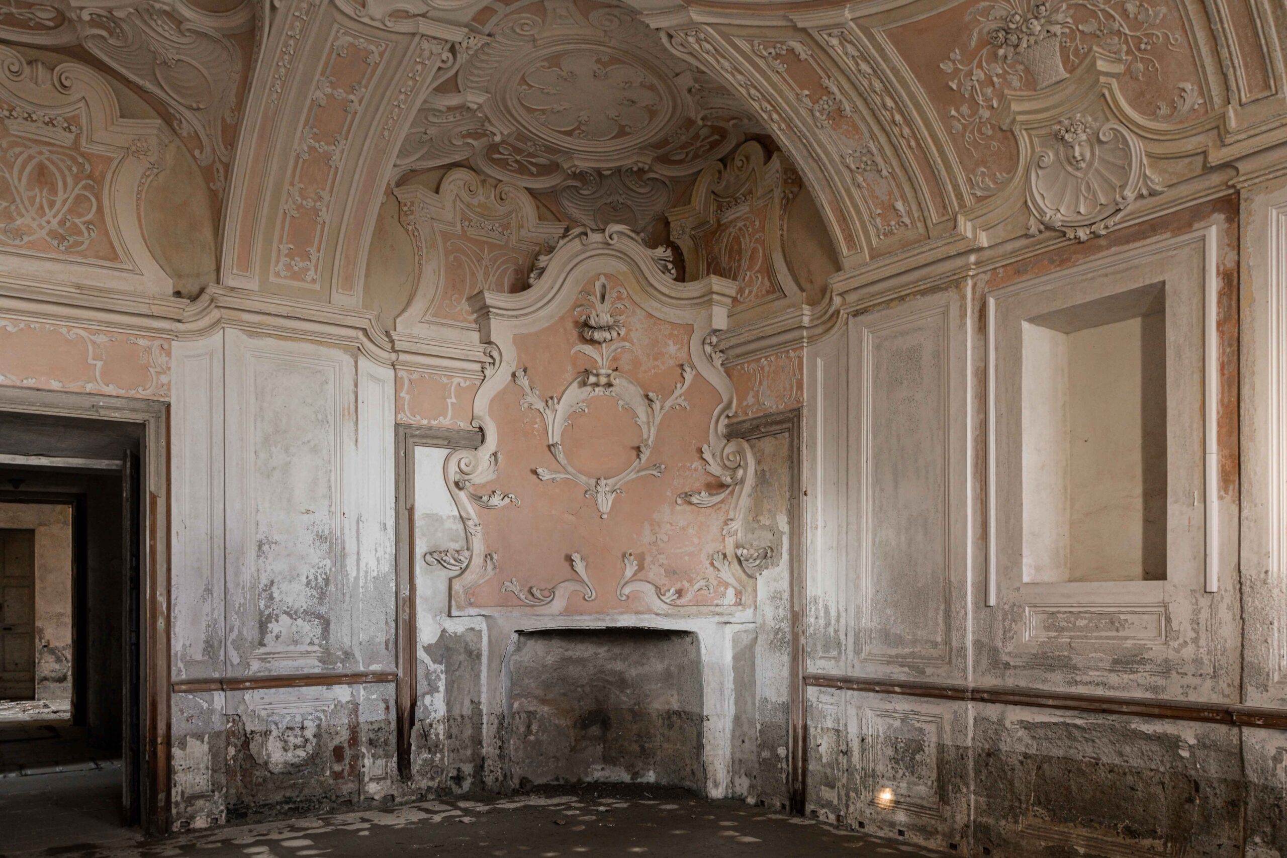 Abandoned Villa Carpeneto In Italy