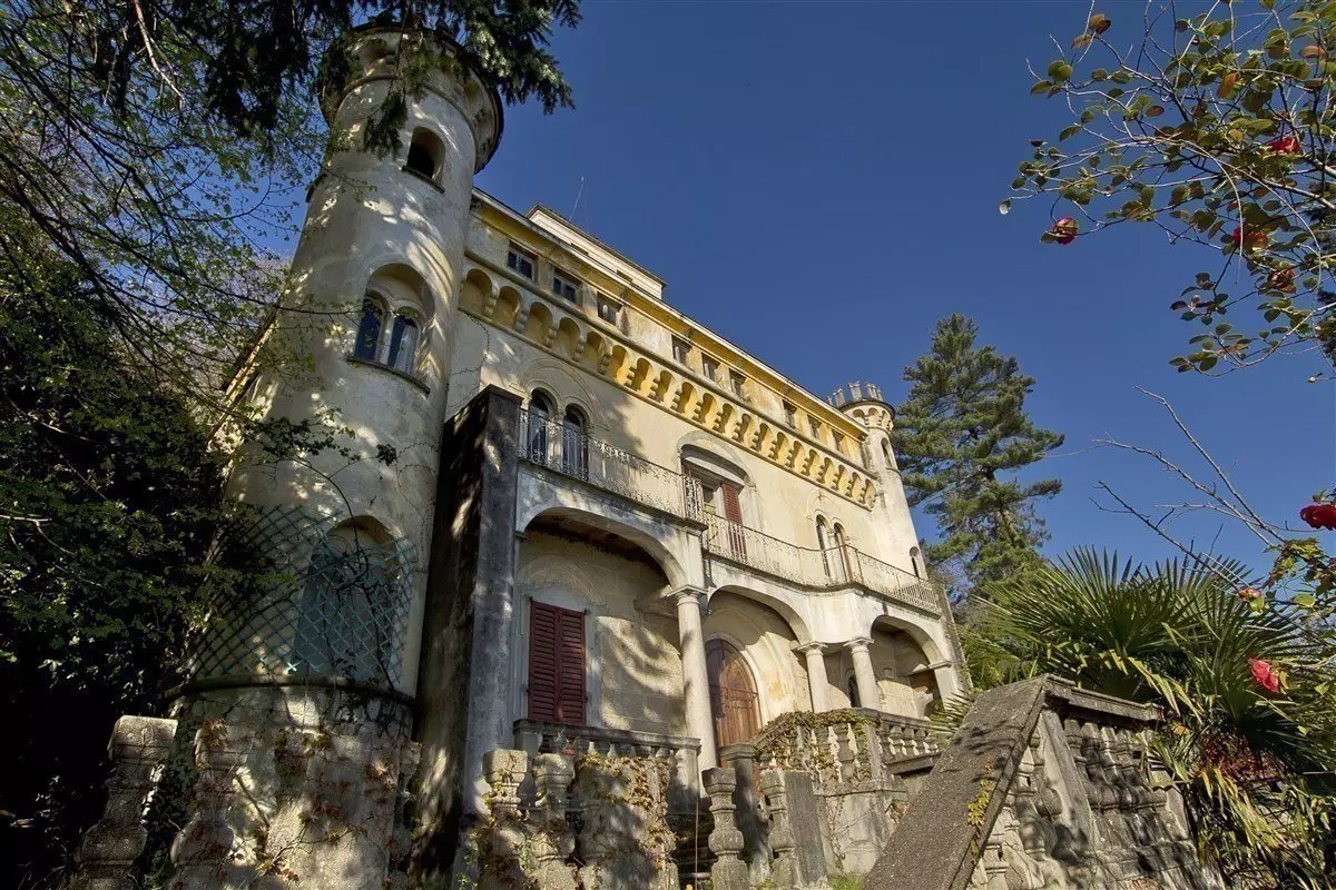 Abandoned Villa Castello Pellegrini In Italy