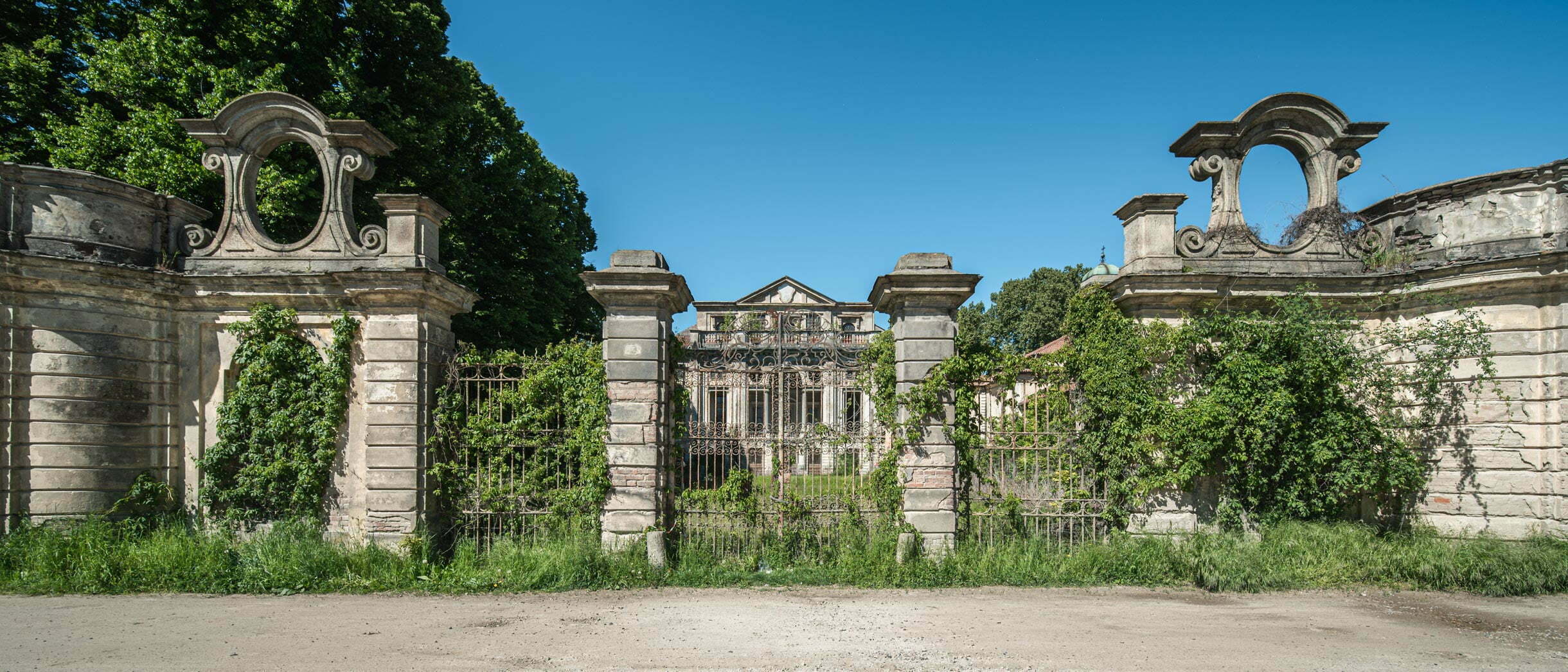 Abandoned Villa Carpeneto In Italy