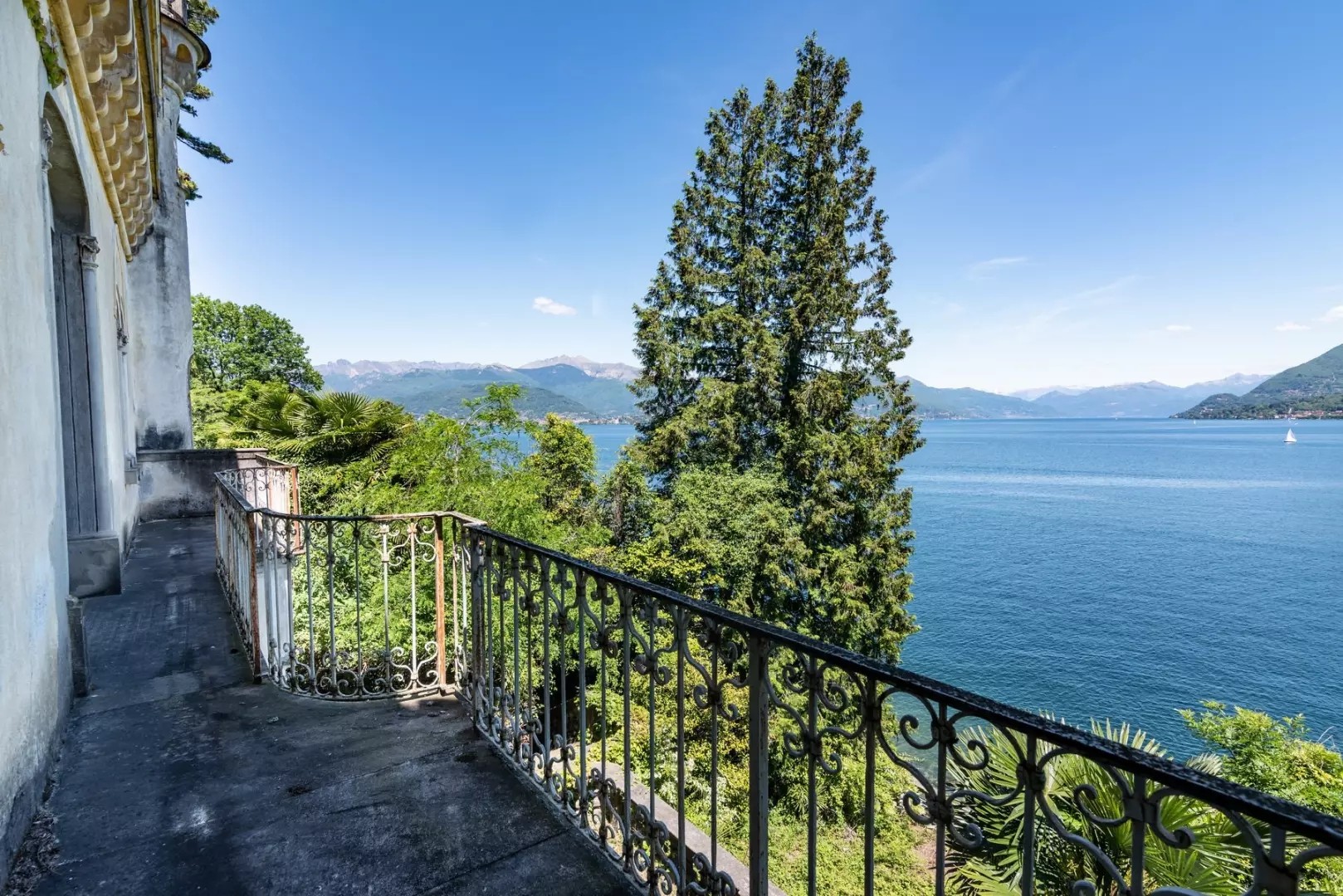 Abandoned Villa Castello Pellegrini In Italy