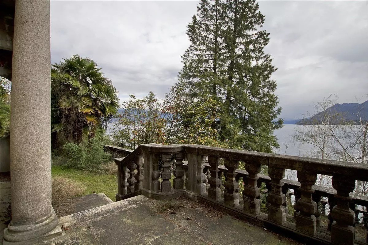 Abandoned Villa Castello Pellegrini In Italy