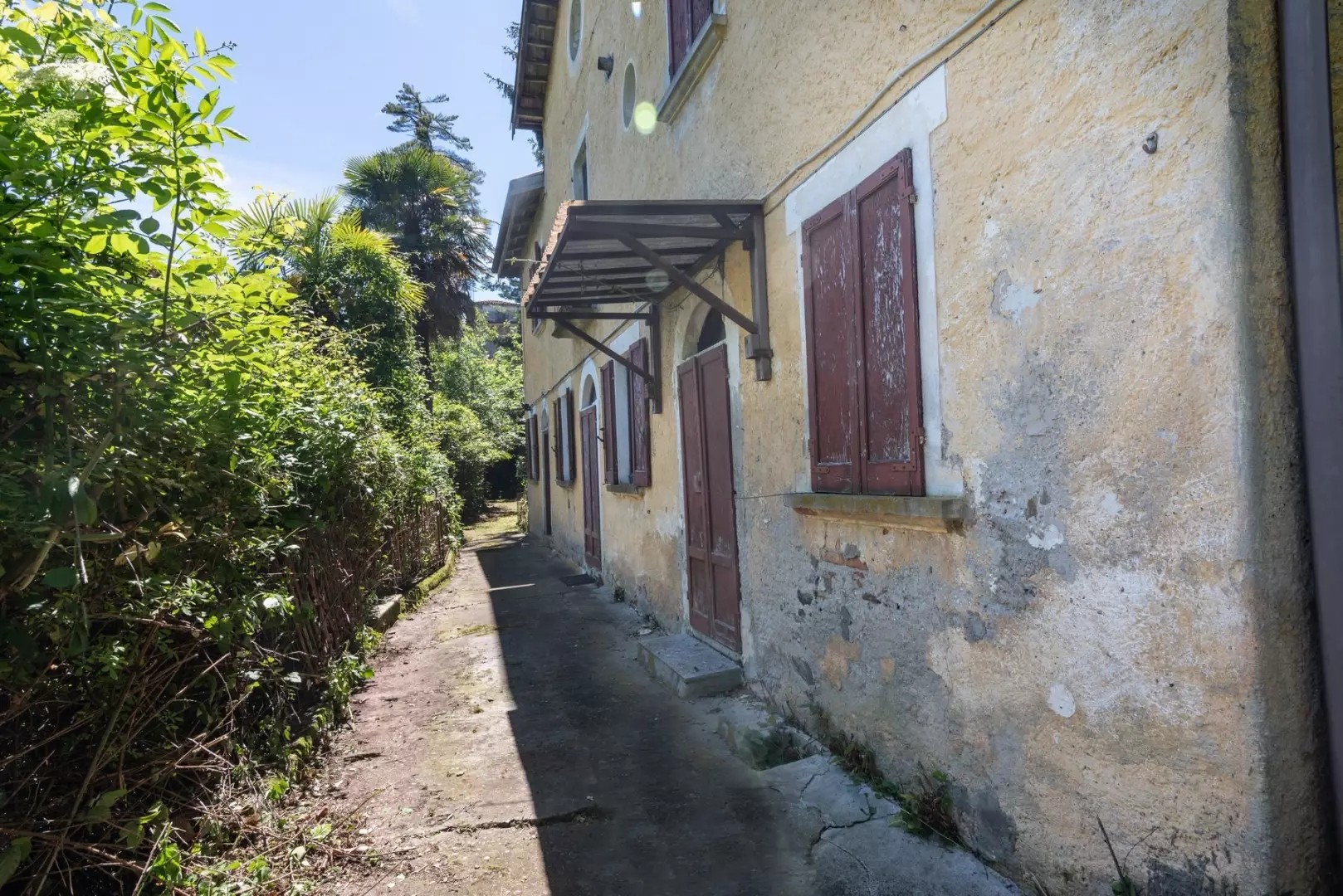 Abandoned Villa Castello Pellegrini In Italy