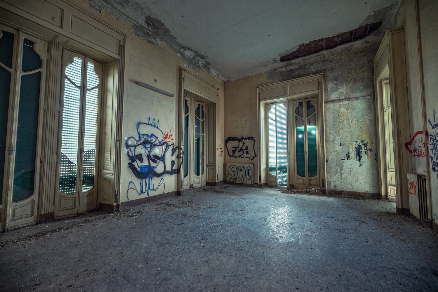 Abandoned Villa Zanelli in Italy