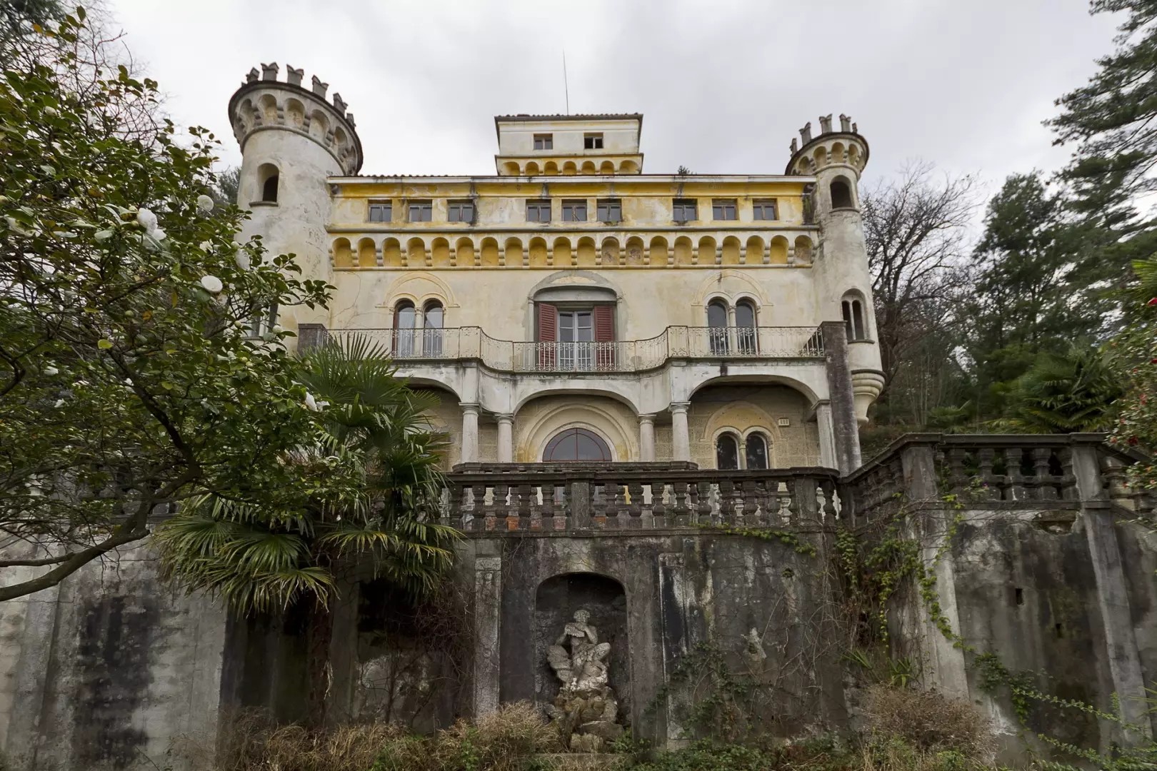 Abandoned Villa Castello Pellegrini In Italy