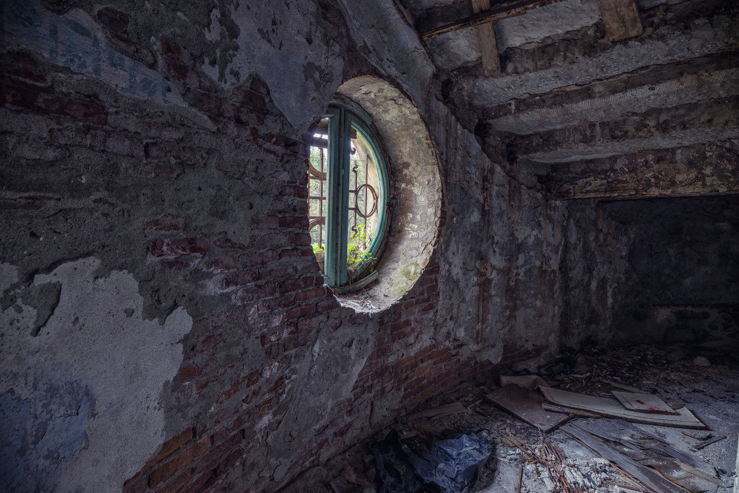 Abandoned Villa Zanelli in Italy