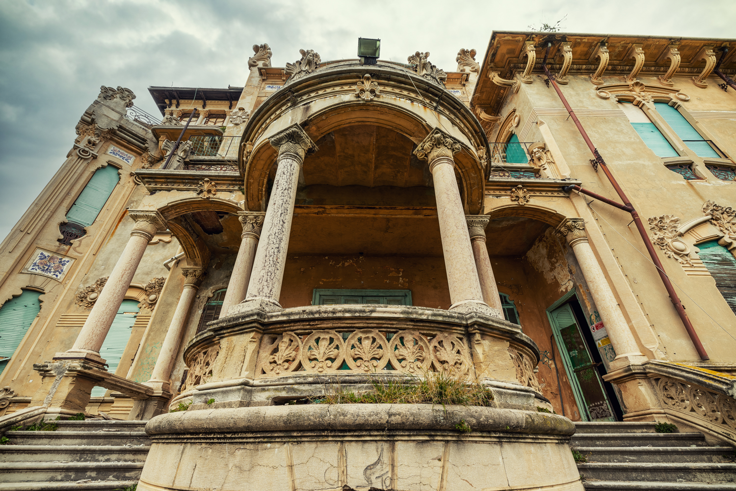 Abandoned Villa Zanelli in Italy