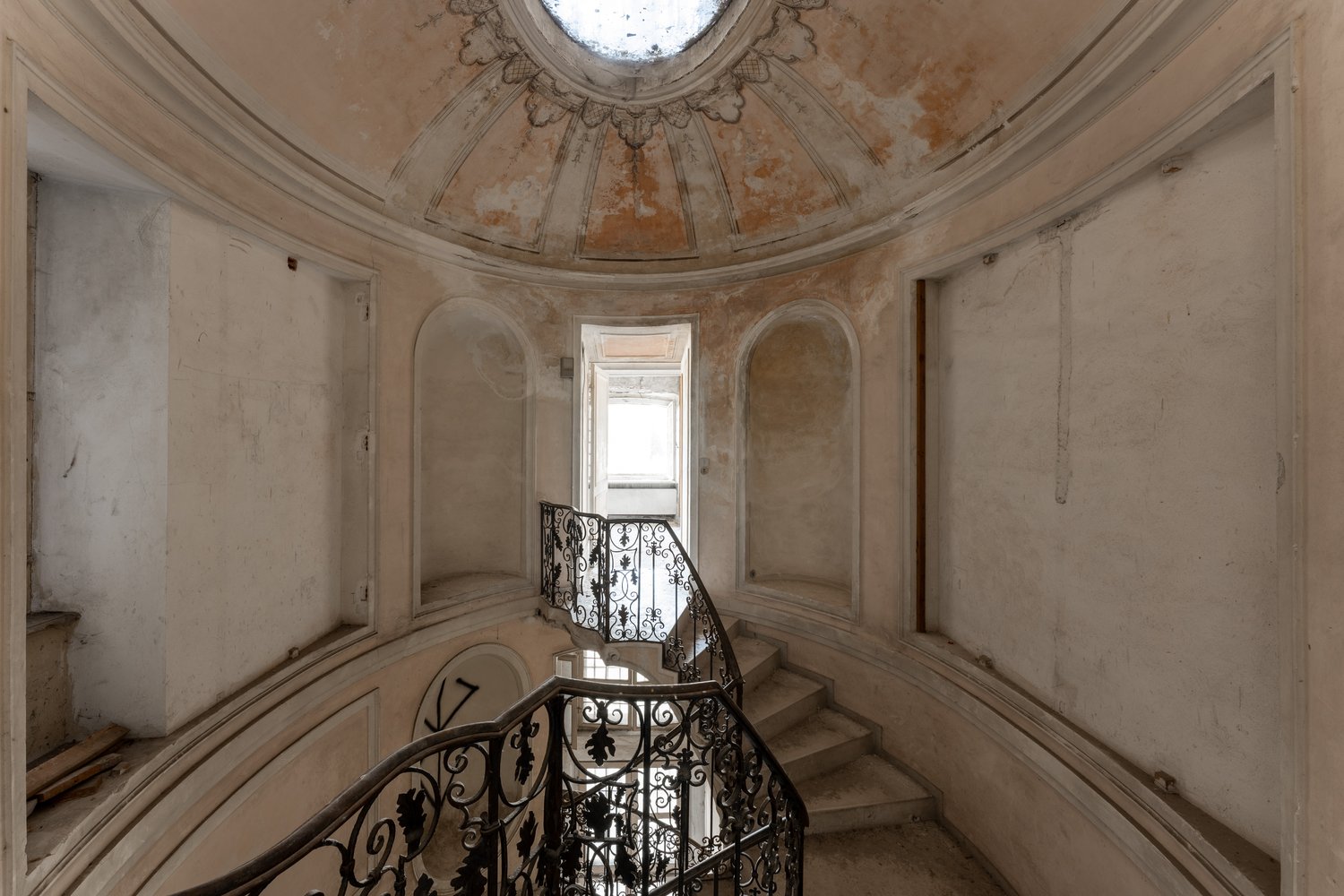 Abandoned Villa Carpeneto In Italy