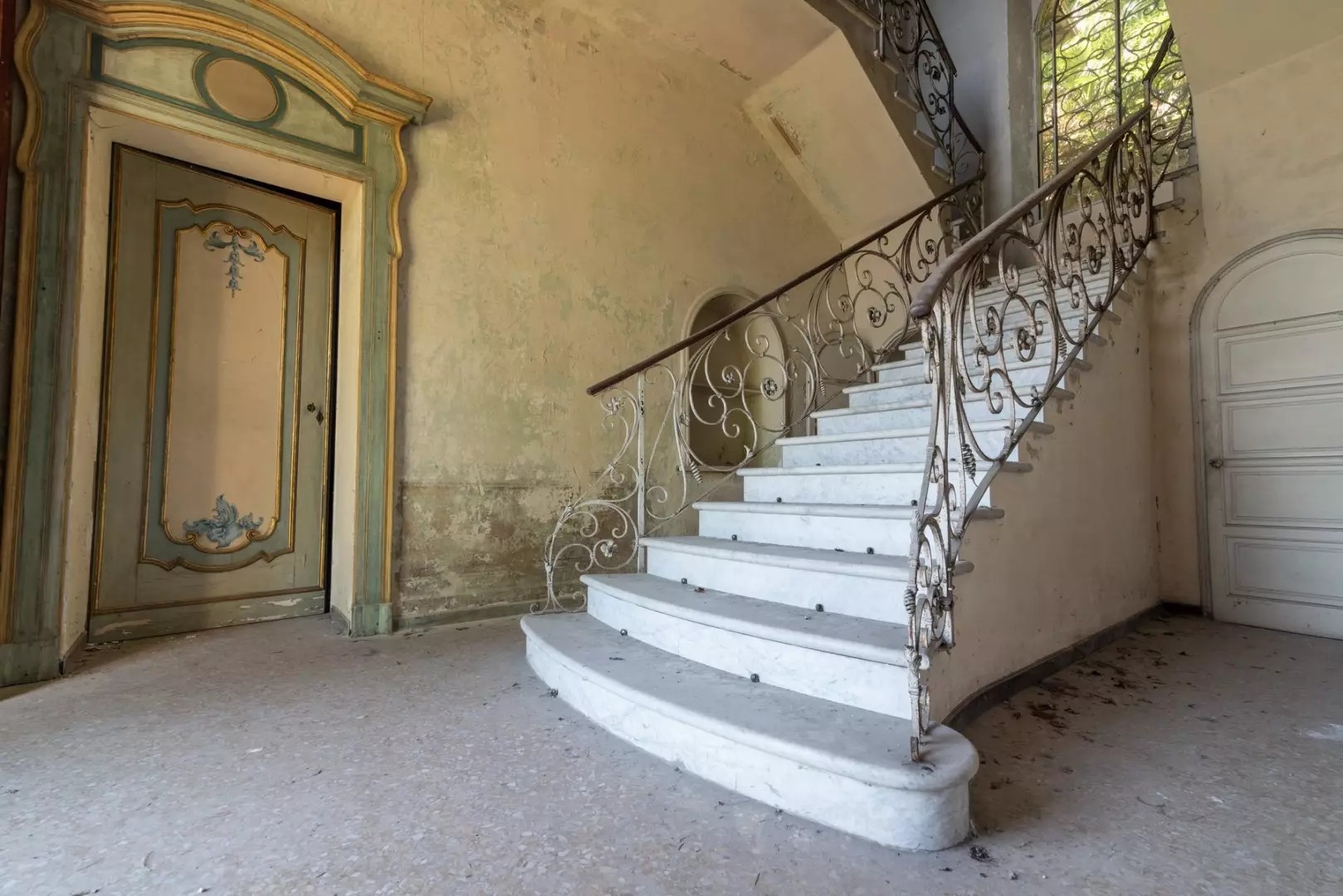 Abandoned Villa Castello Pellegrini In Italy