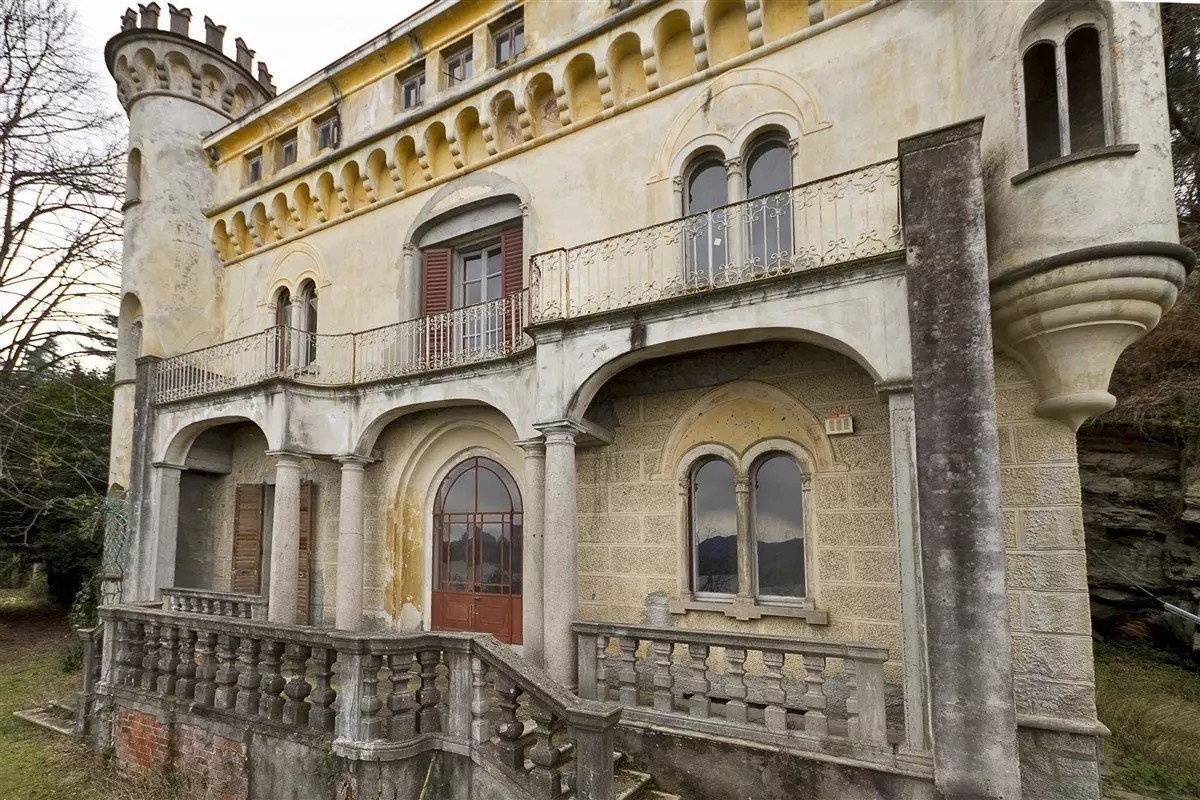 Abandoned Villa Castello Pellegrini In Italy