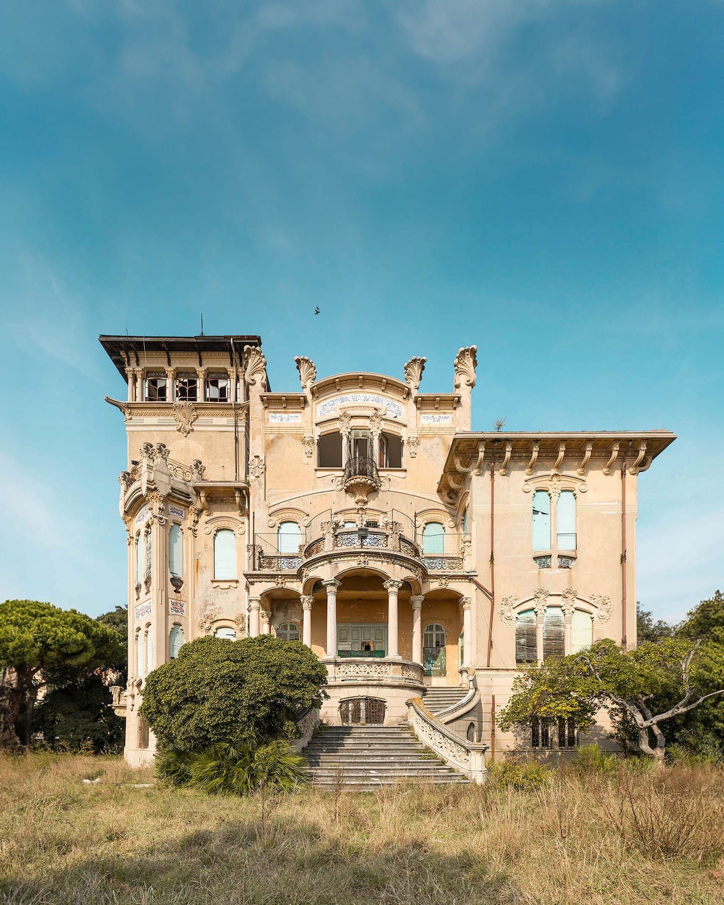 Abandoned Villa Zanelli in Italy