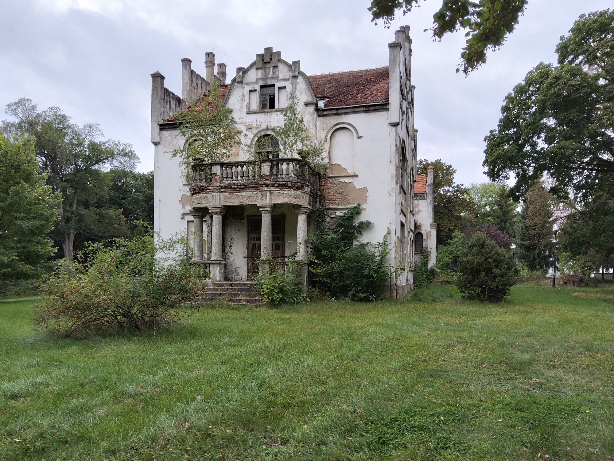 Abandoned Palace Pałac Piotrowo in Poland