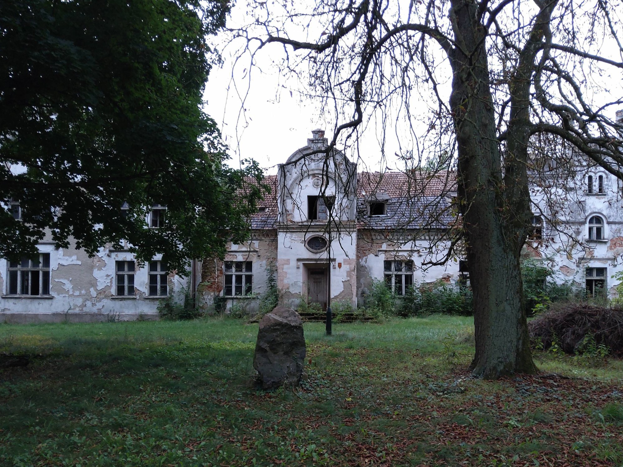 Abandoned Palace Pałac Piotrowo in Poland