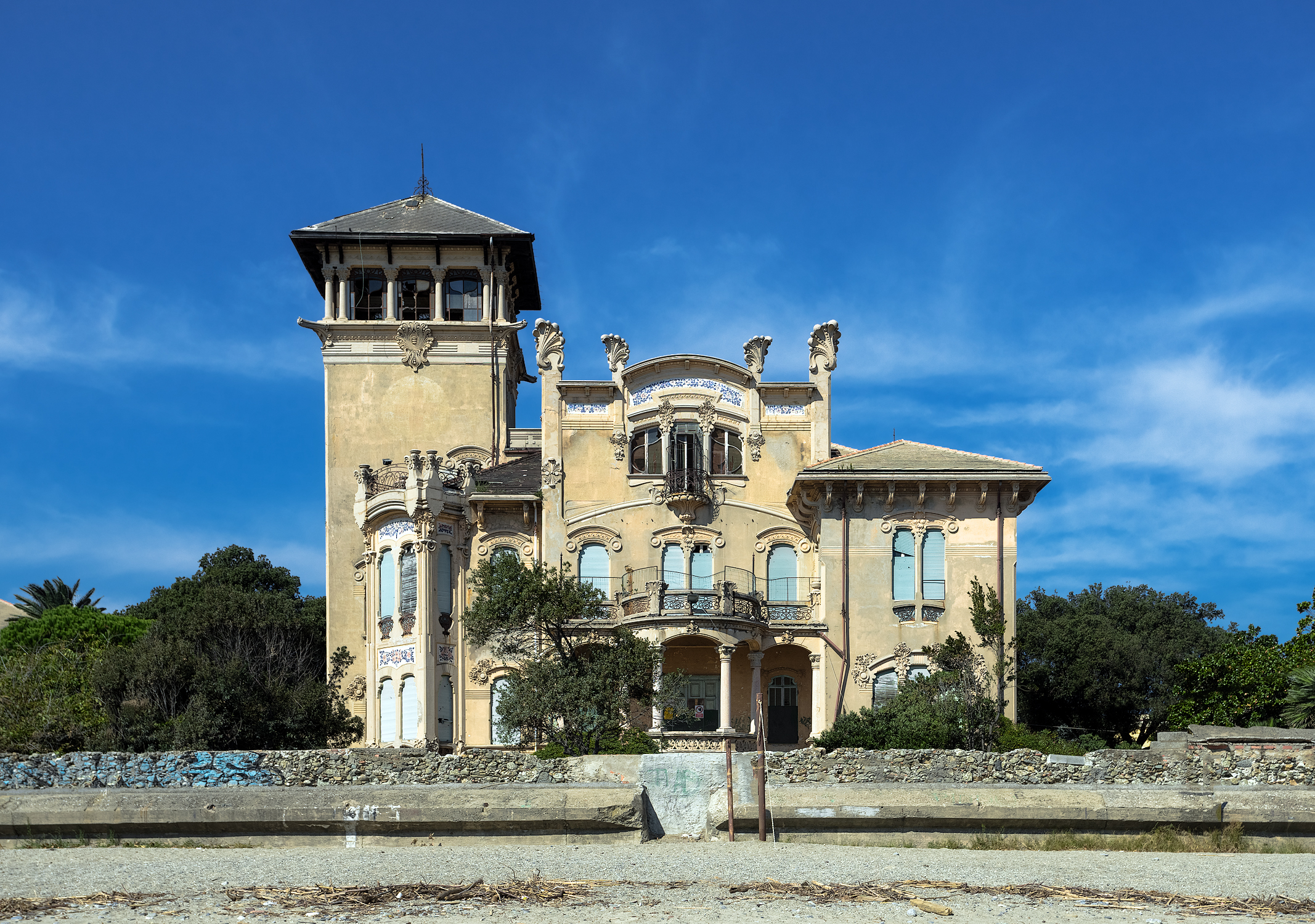 Abandoned Villa Zanelli in Italy