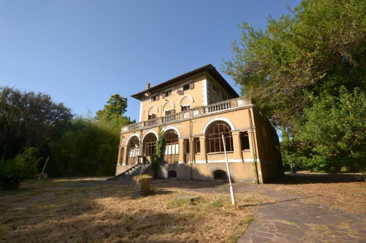 Abandoned Villa Ombrosa In Italy