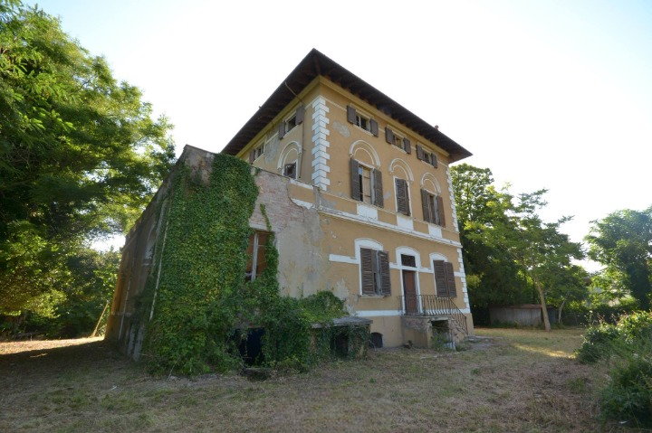 Abandoned Villa Ombrosa In Italy