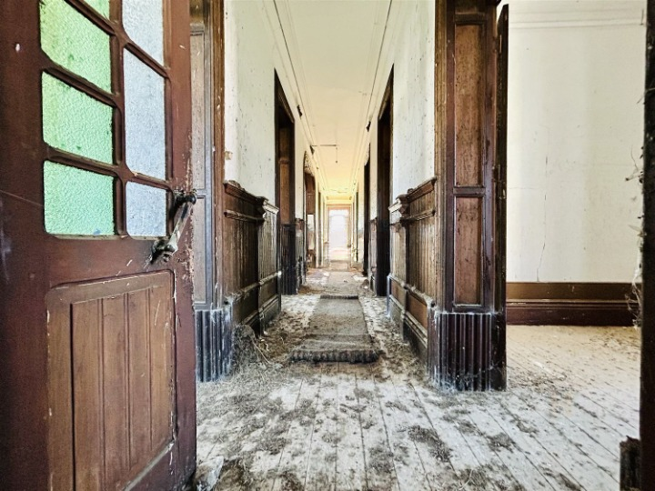 Abandoned Mansion Palacete De Oledo in Portugal