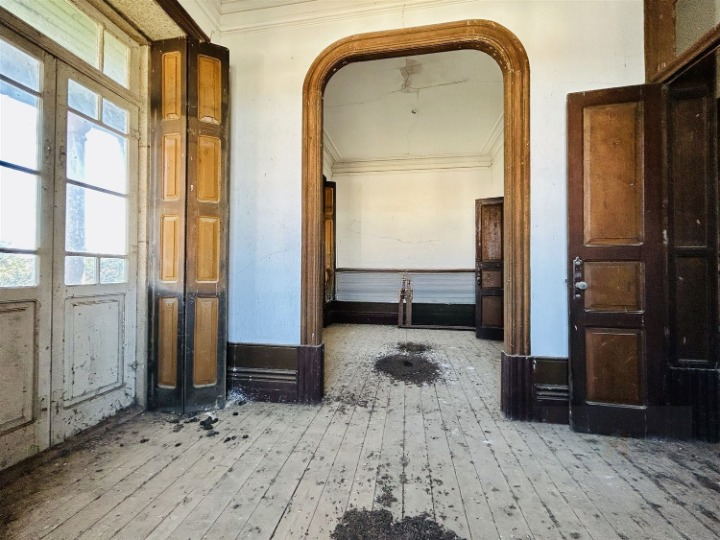 Abandoned Mansion Palacete De Oledo in Portugal