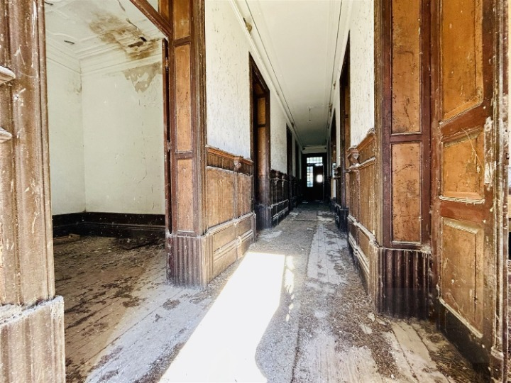 Abandoned Mansion Palacete De Oledo in Portugal