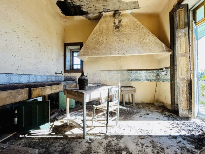 Abandoned Mansion Palacete De Oledo in Portugal