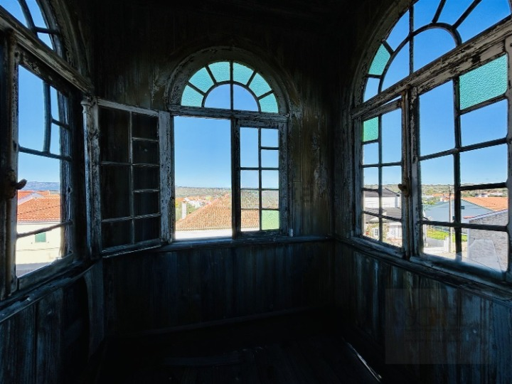 Abandoned Mansion Palacete De Oledo in Portugal