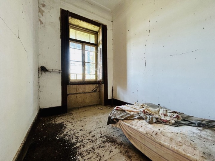 Abandoned Mansion Palacete De Oledo in Portugal