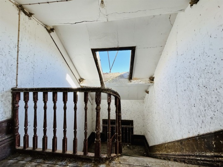 Abandoned Mansion Palacete De Oledo in Portugal