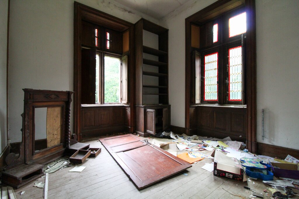 Abandoned Castle Château de Leuhan In France