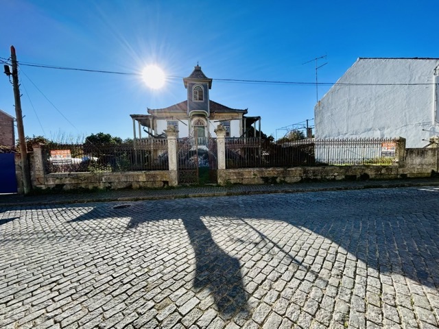 Abandoned Mansion Palacete De Oledo in Portugal