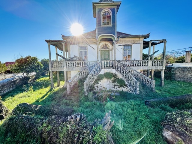 Abandoned Mansion Palacete De Oledo in Portugal