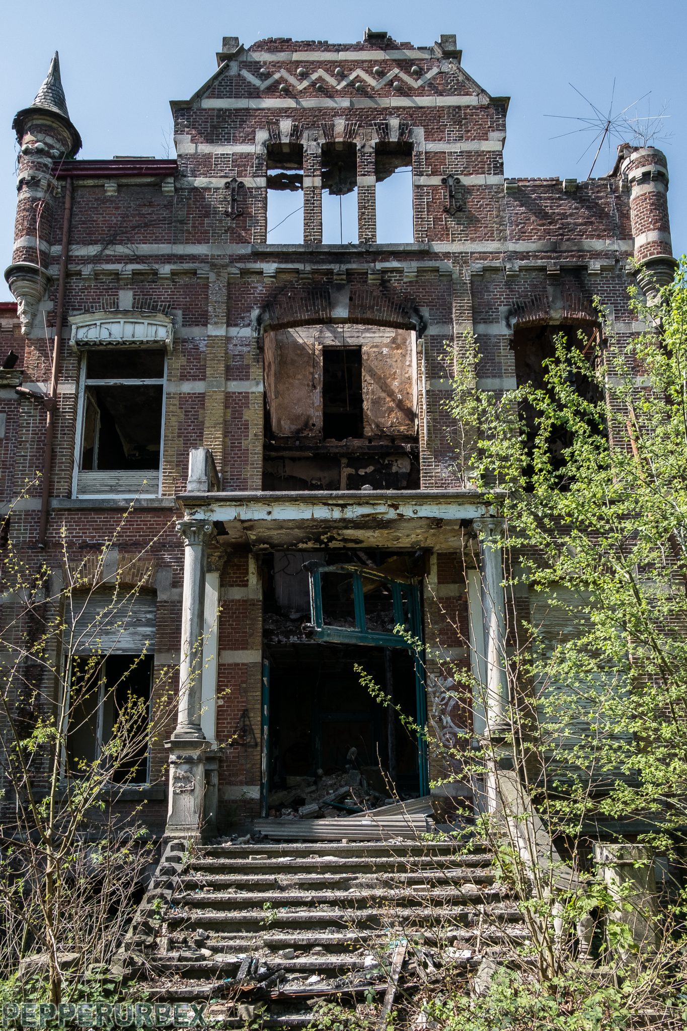 Abandoned Château Lindenbosch in Belgium